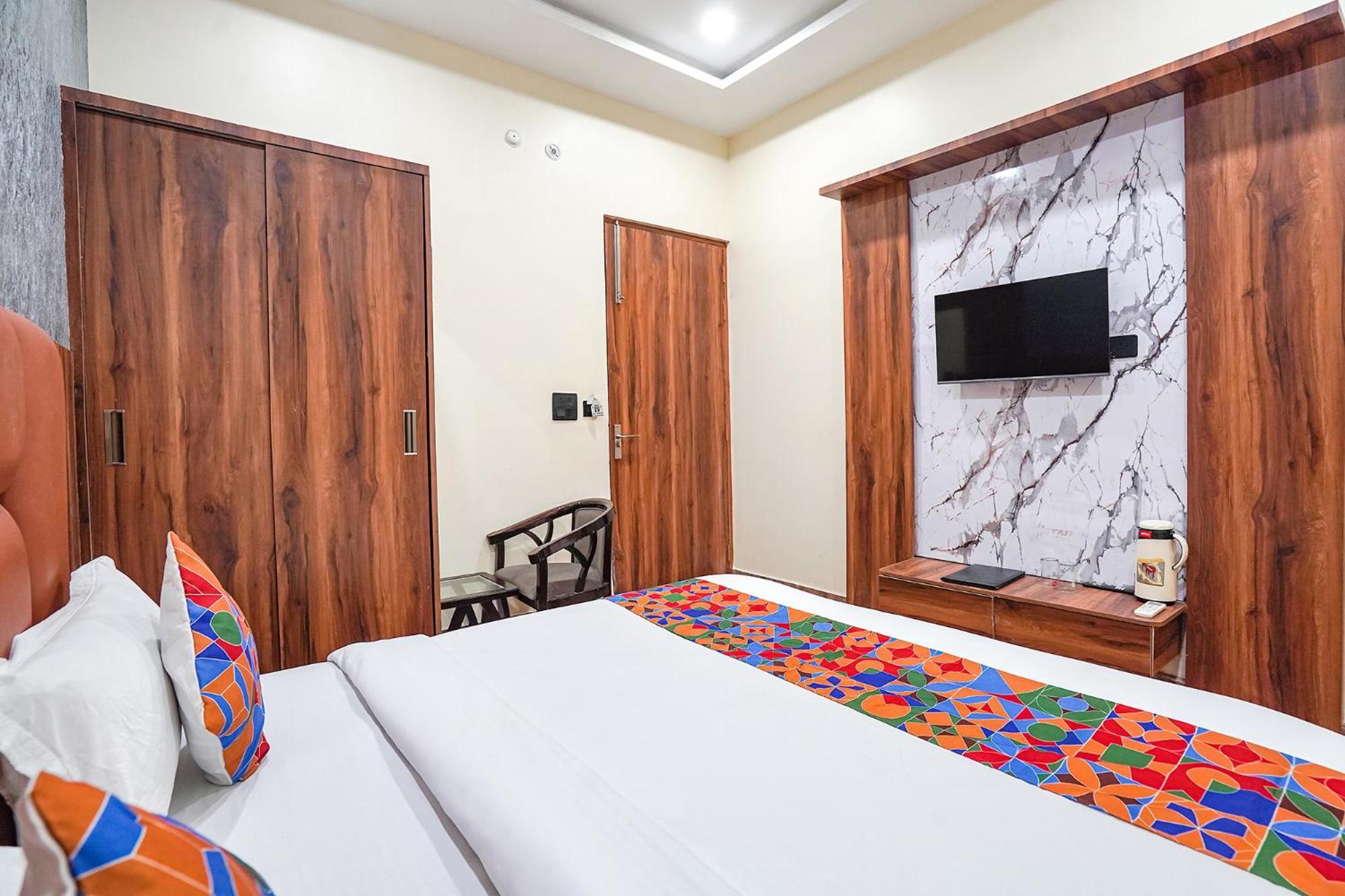 Fabhotel The Vrindavan Inn Exterior photo